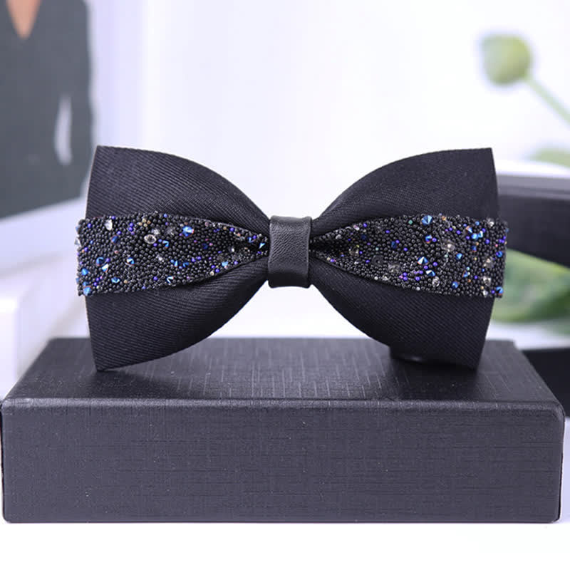 Pajarita para hombre con piedras brillantes y base negra