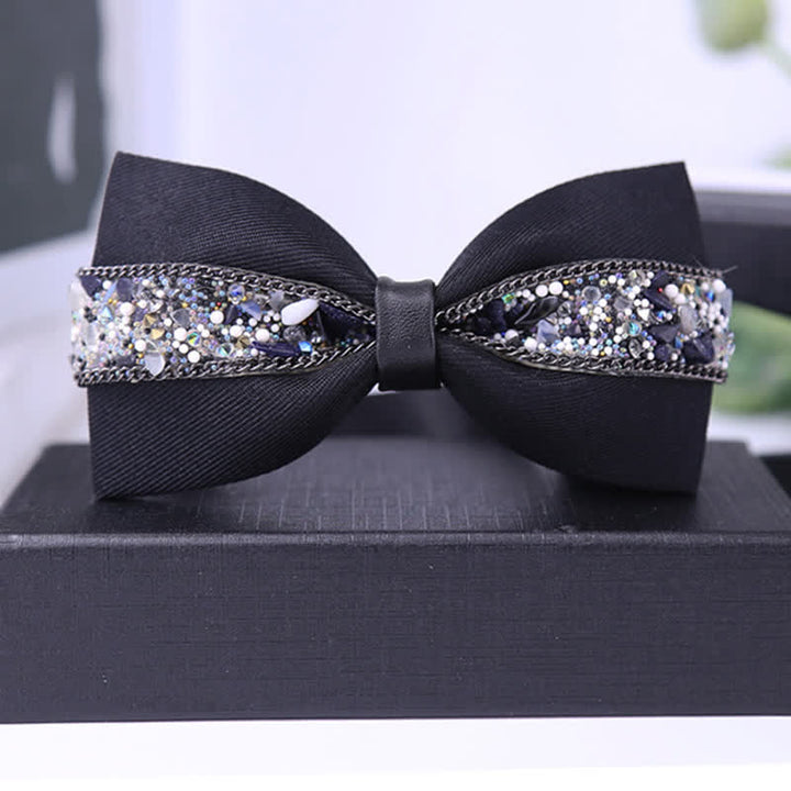 Pajarita para hombre con piedras brillantes y base negra