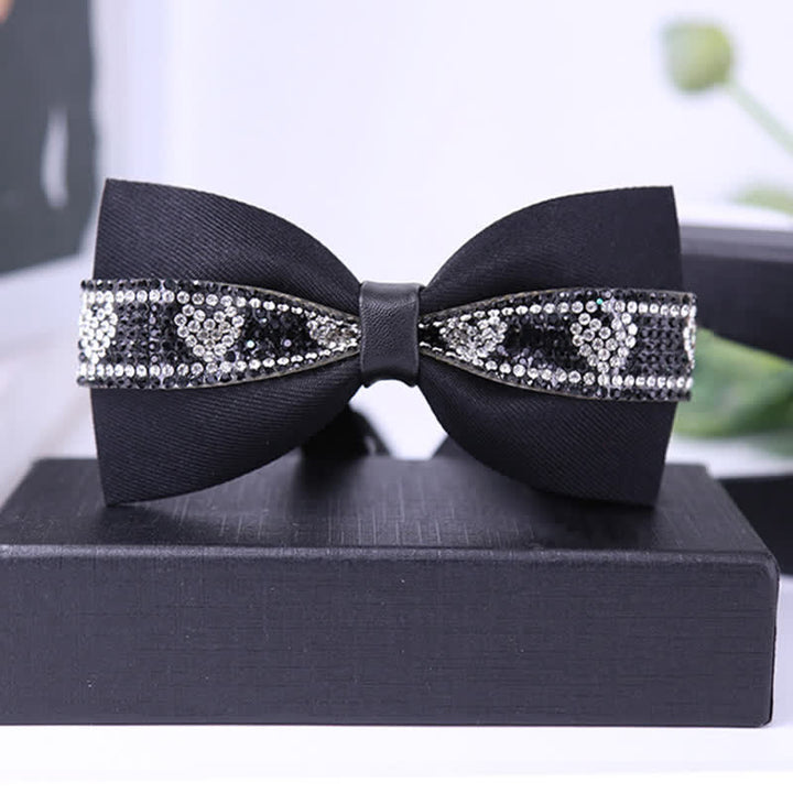 Pajarita para hombre con piedras brillantes y base negra