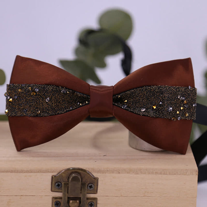 Pajarita para hombre con piedras brillantes y base negra