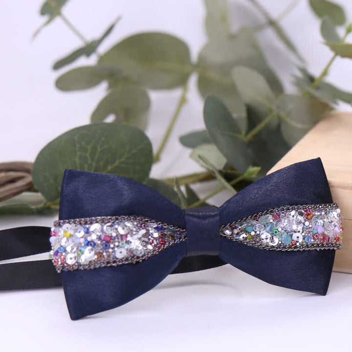 Pajarita para hombre con piedras brillantes y base negra