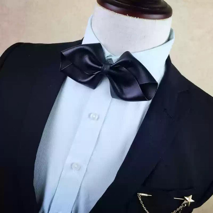 Pajarita de cuero sintético multicapa con cristales negros para hombre