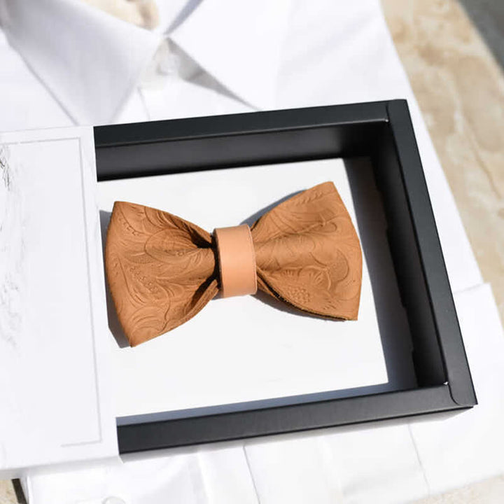 Pajarita de piel curtida con estampado de flores y plantas para hombre