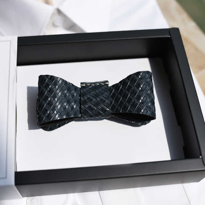 Pajarita de cuero genuino con patrón de tejido negro para hombre