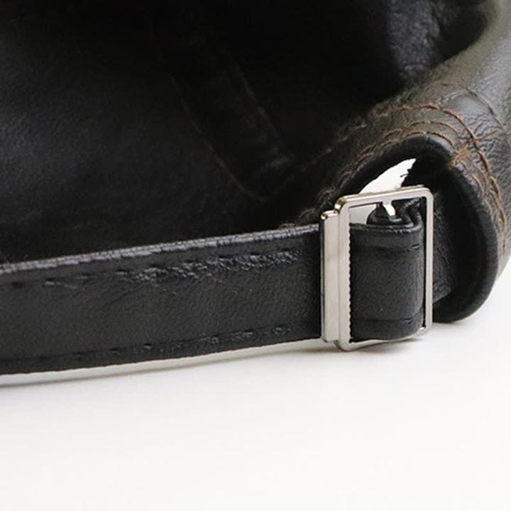 Boina de cuero con diseño moderno de cordones laterales