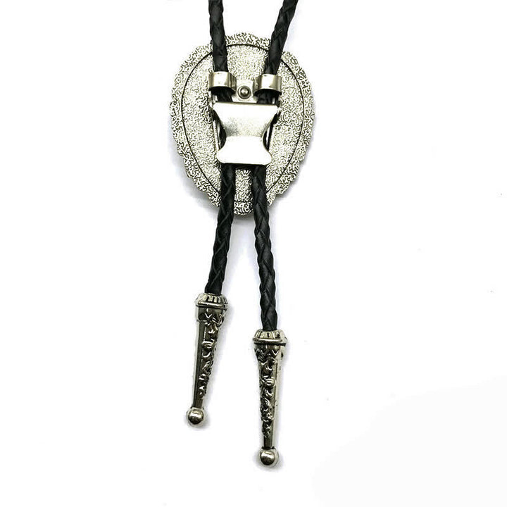 Corbata de bolo con incrustaciones de tres piedras y flores talladas