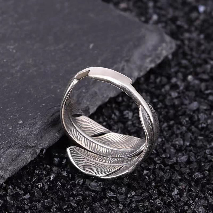 Anillo abierto ajustable con plumas turquesas para hombre