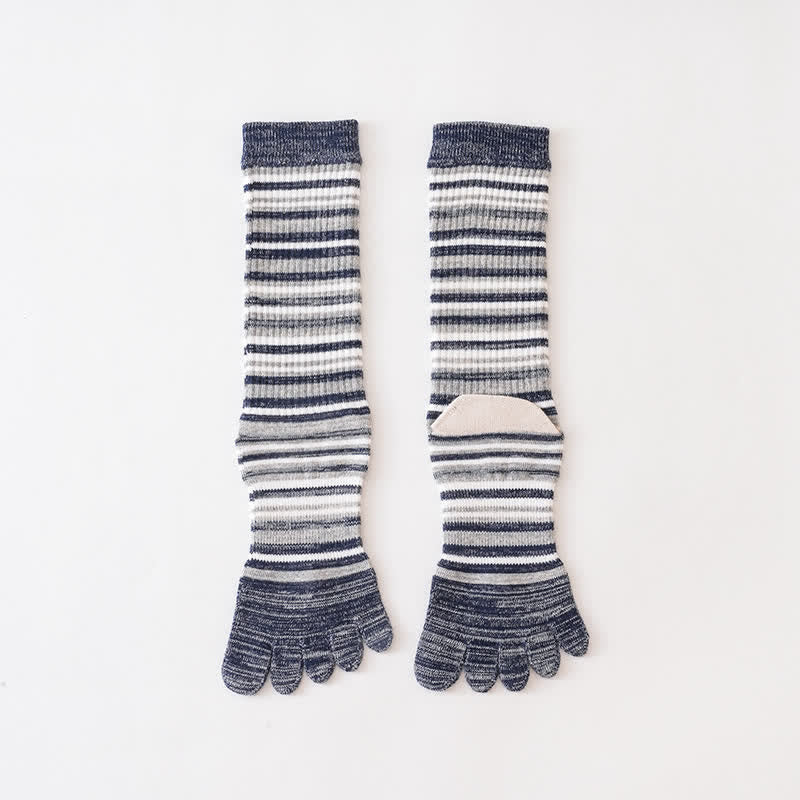 Calcetines de cinco dedos a rayas de colores y cómodos hasta media pantorrilla para hombre