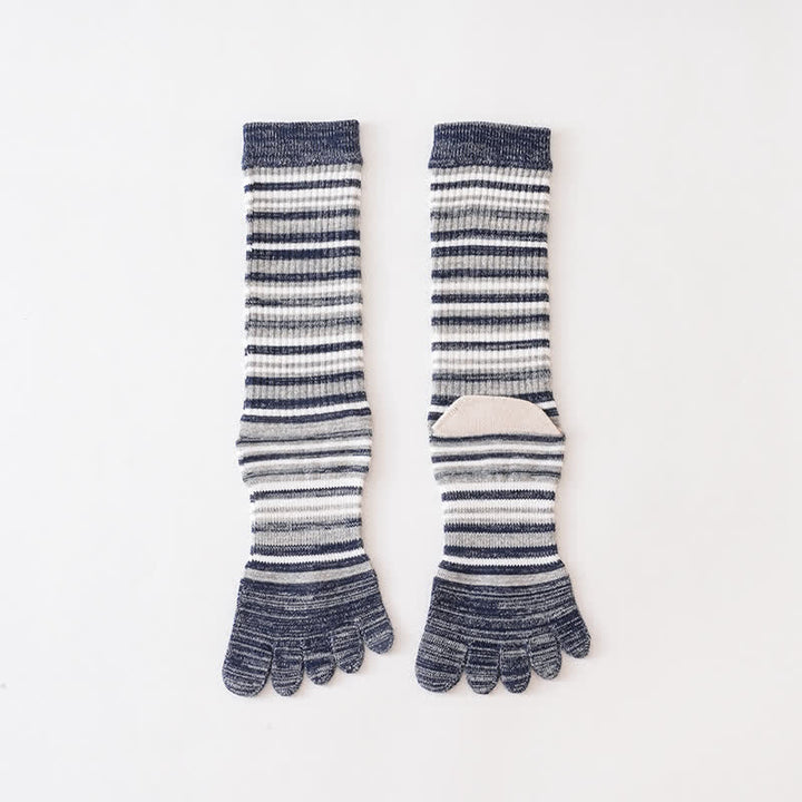 Calcetines de cinco dedos a rayas de colores y cómodos hasta media pantorrilla para hombre