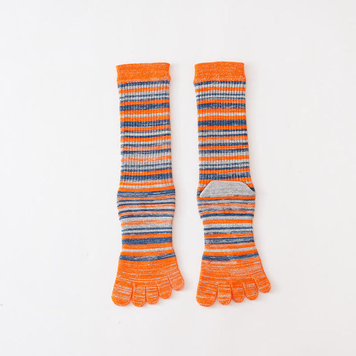 Calcetines de cinco dedos a rayas de colores y cómodos hasta media pantorrilla para hombre