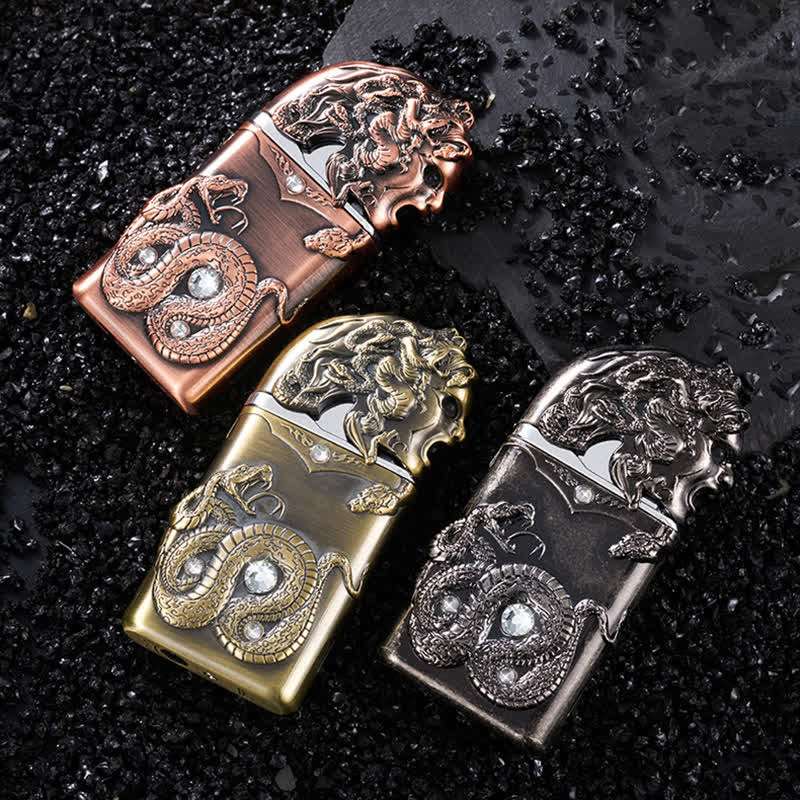 Encendedor de butano recargable con incrustaciones de diamantes de imitación y forma de serpiente