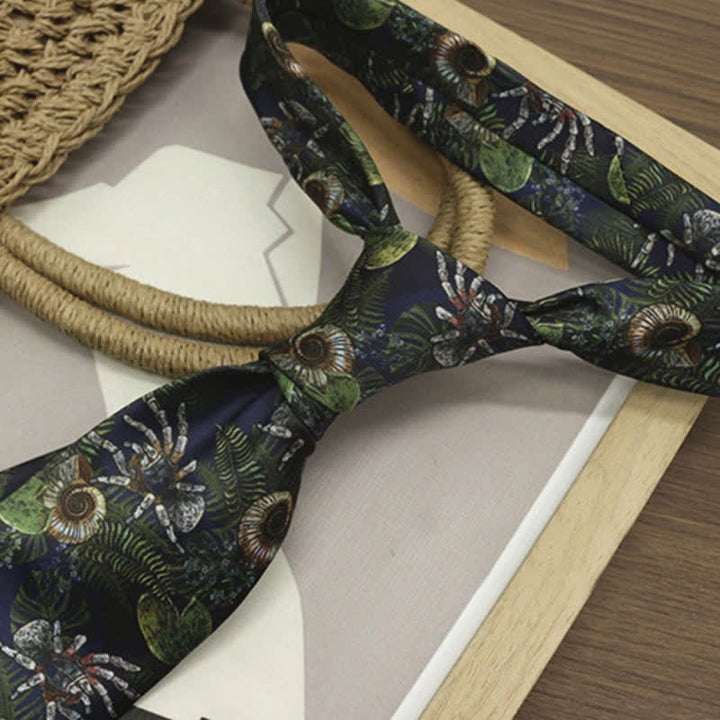 Corbata para hombre con estampado de caracoles marinos y plantas oceánicas en azul oscuro