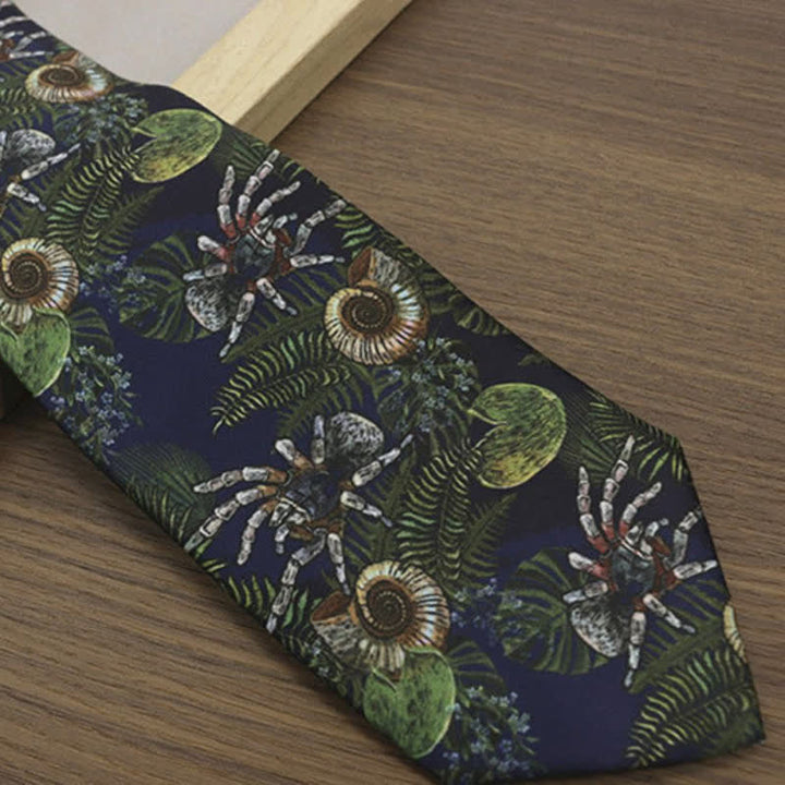 Corbata para hombre con estampado de caracoles marinos y plantas oceánicas en azul oscuro