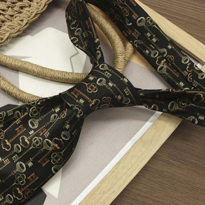 Corbata para hombre con estampado retro de llaves negras intrincadas