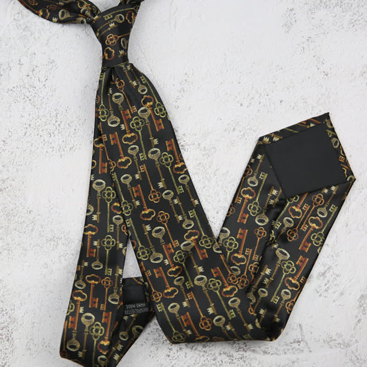 Corbata para hombre con estampado retro de llaves negras intrincadas
