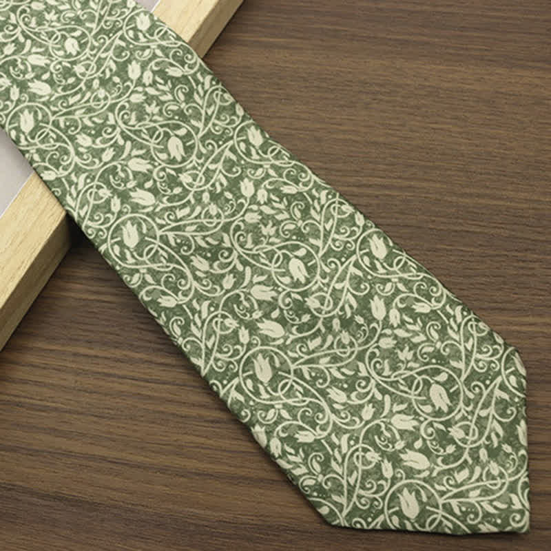 Corbata para hombre con estampado floral de enredaderas verdes y blancas