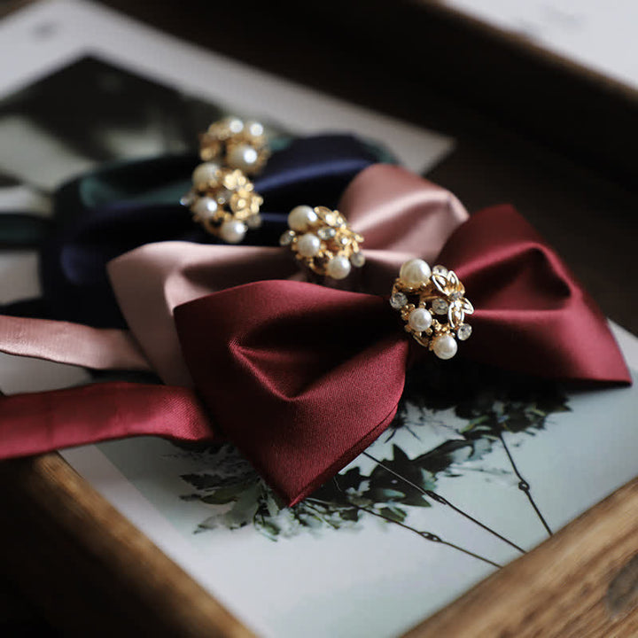 Pajarita de hombre con flores doradas y perlas de imitación