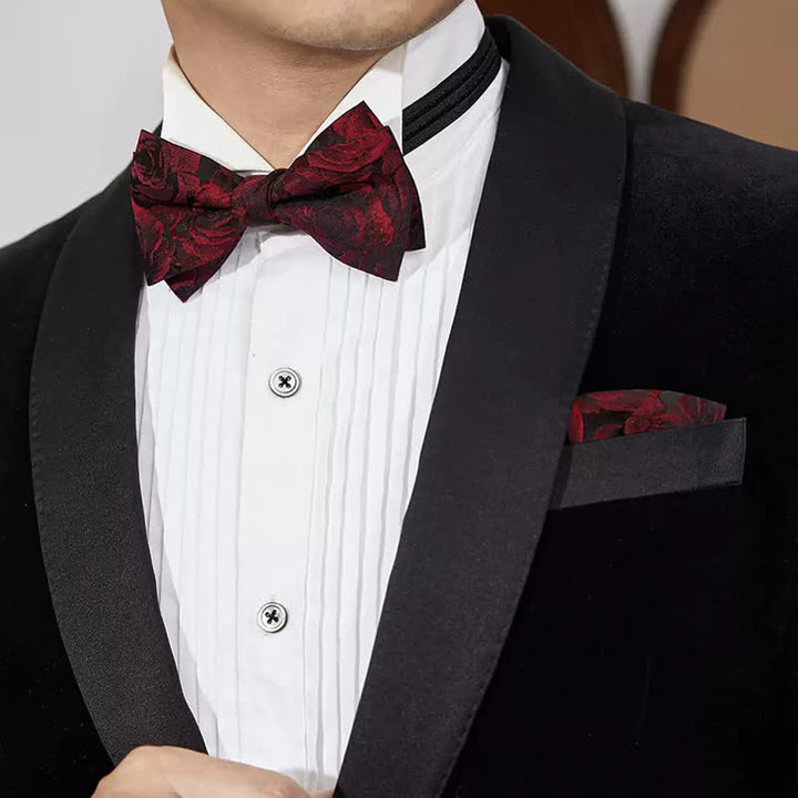 Pajarita de hombre en tejido jacquard con rosas burdeos