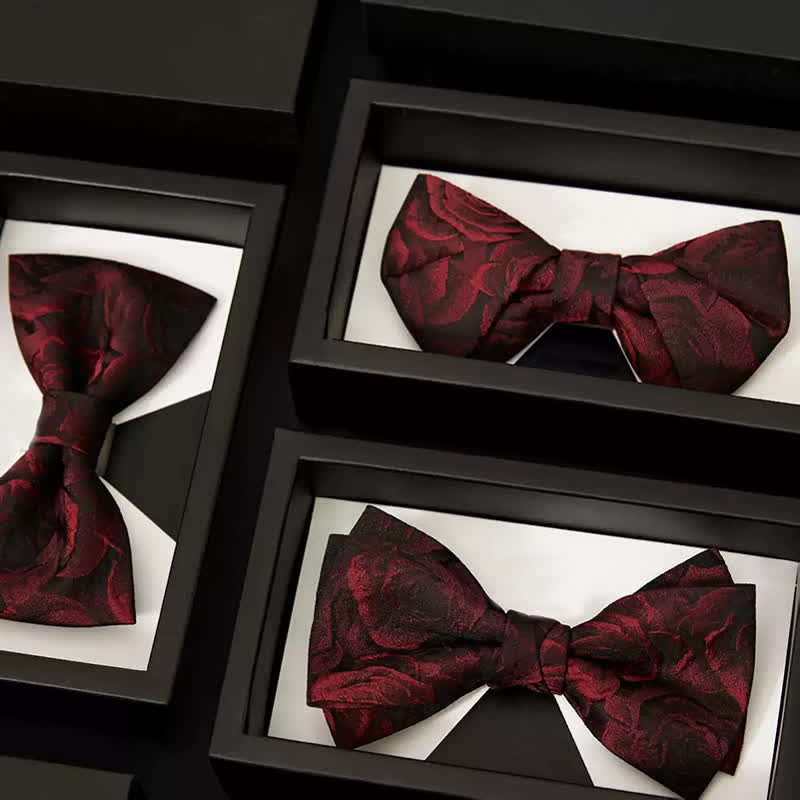 Pajarita de hombre en tejido jacquard con rosas burdeos