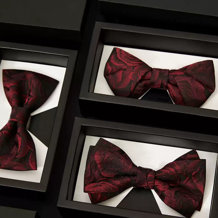 Pajarita de hombre en tejido jacquard con rosas burdeos