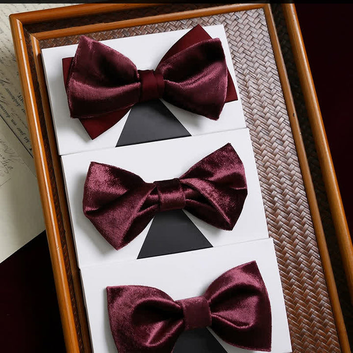 Pajarita romántica de terciopelo burdeos para hombre