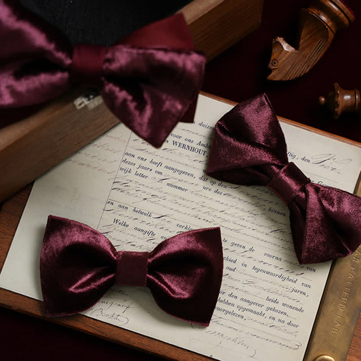 Pajarita romántica de terciopelo burdeos para hombre