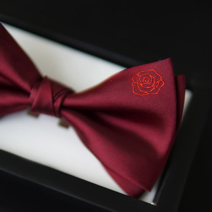Pajarita con pañuelo y bordado de rosas Bugundy para hombre