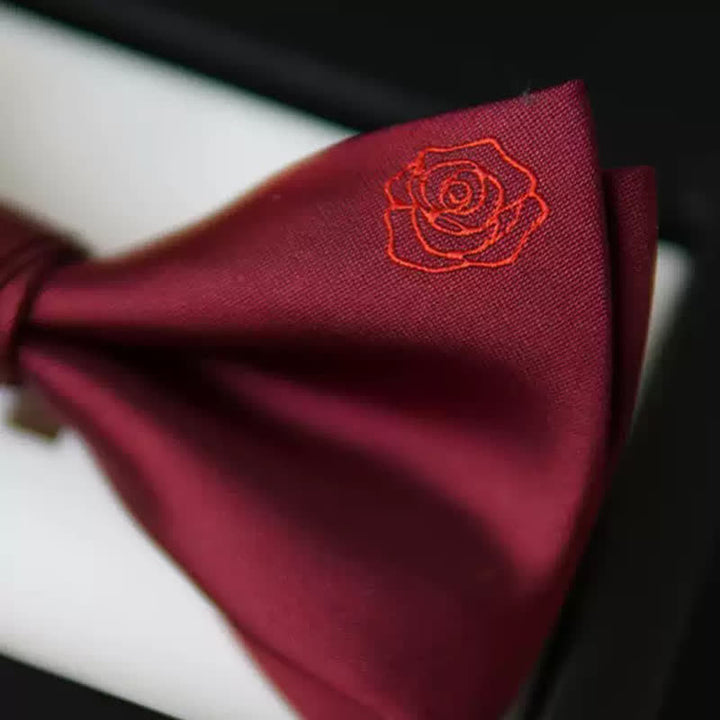 Pajarita con pañuelo y bordado de rosas Bugundy para hombre