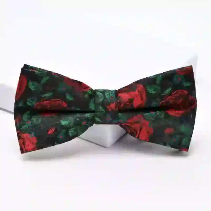 Pajarita para hombre con estampado de hojas verdes y rosas rojas