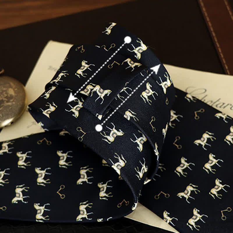 Corbata para hombre con motivos de caballos ensillados en azul medianoche y dorado
