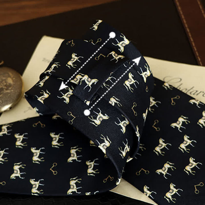 Corbata para hombre con motivos de caballos ensillados en azul medianoche y dorado