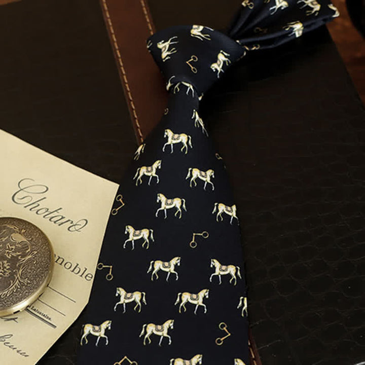 Corbata para hombre con motivos de caballos ensillados en azul medianoche y dorado