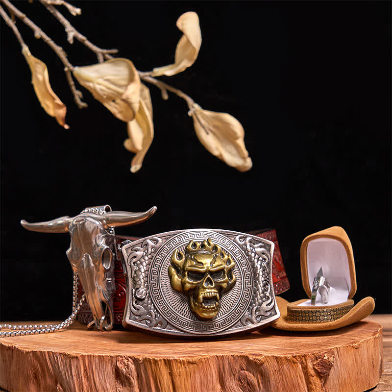 Conjunto de anillo táctico con colgante de toro y hebilla de cinturón con cuchillo oculto y calavera dorada