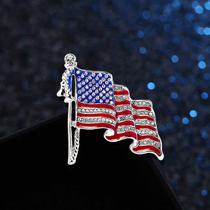 Broche con brillantes diamantes de imitación y bandera patriótica estadounidense
