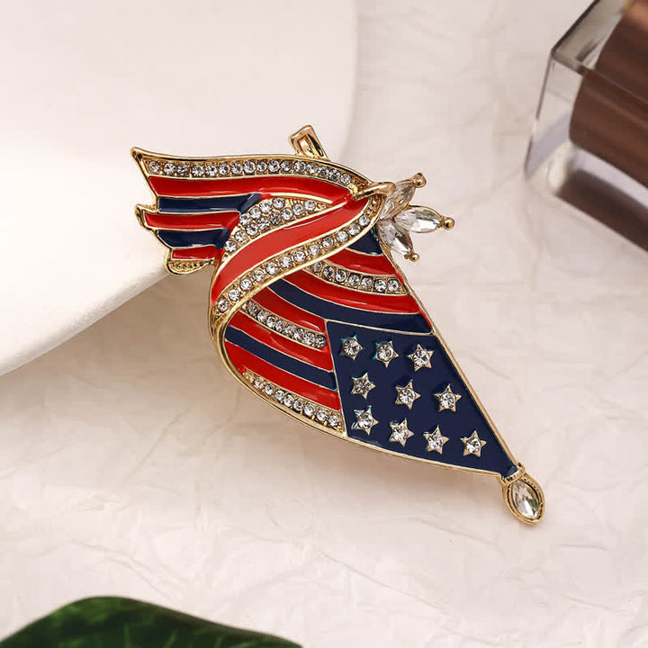 Broche patriótico con bandera estadounidense esmaltada y diamantes de imitación