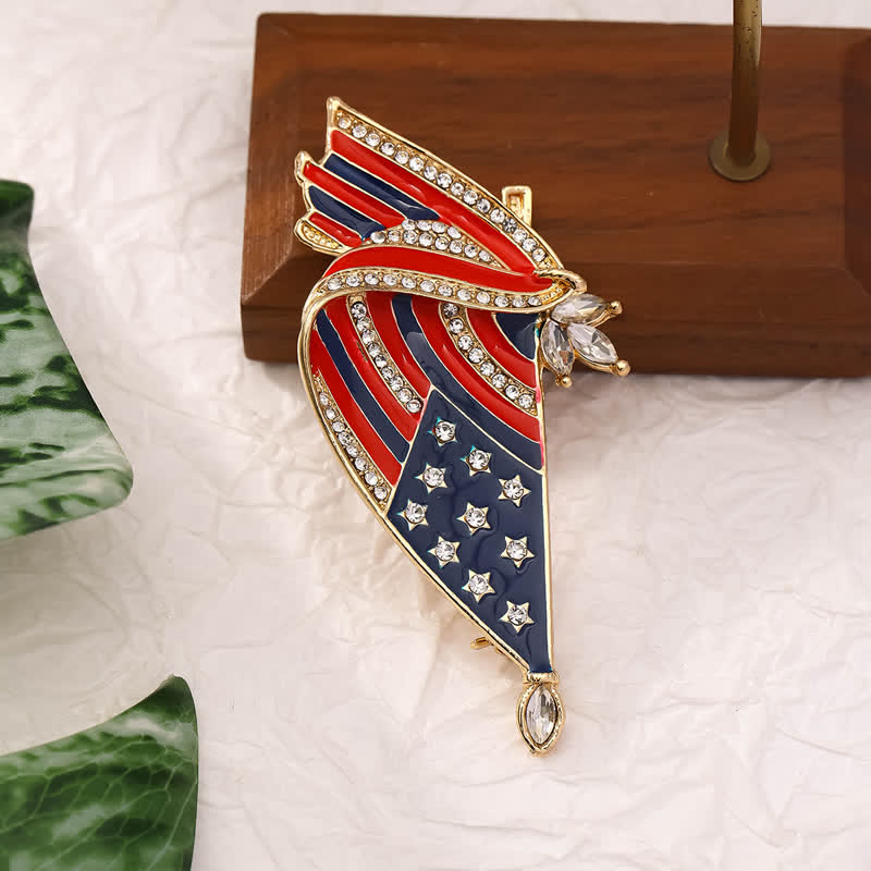 Broche patriótico con bandera estadounidense esmaltada y diamantes de imitación