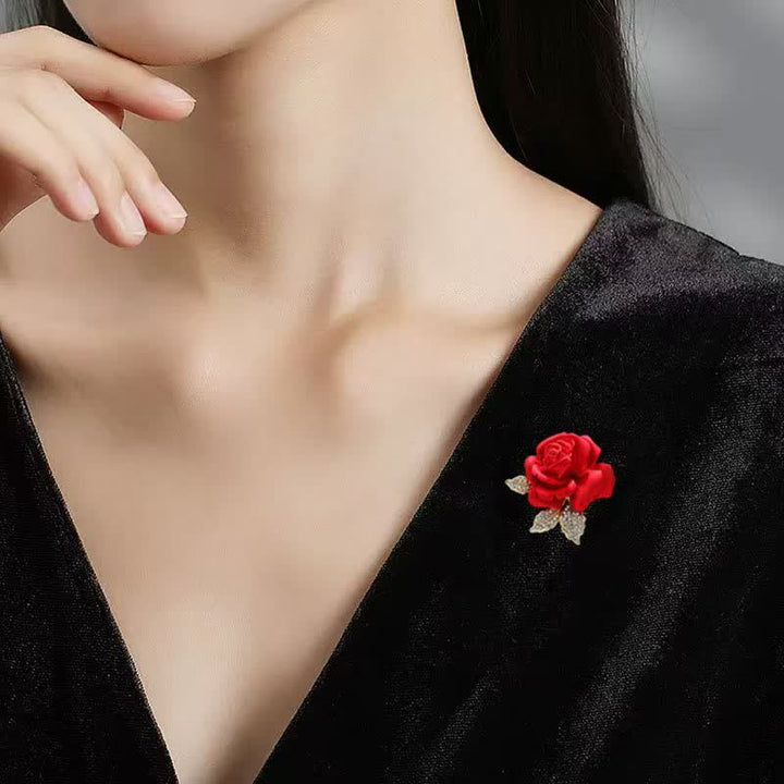 Broche de flor con diamantes de imitación y rosa roja y azul