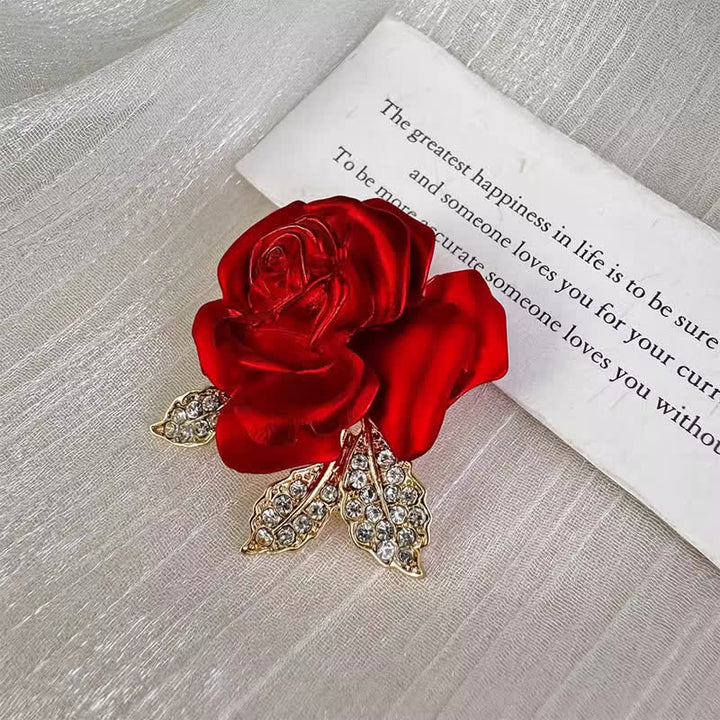 Broche de flor con diamantes de imitación y rosa roja y azul