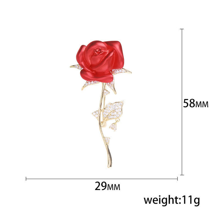 Elegante broche de circonitas en forma de rosa roja delicada