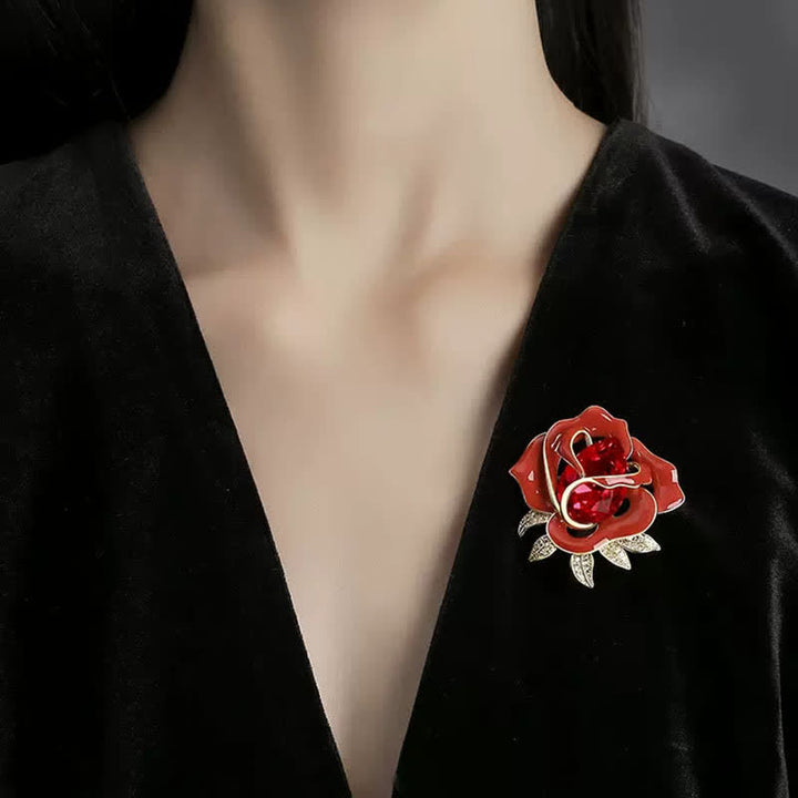 Broche elegante de capullo de rosa roja de cristal para mujer