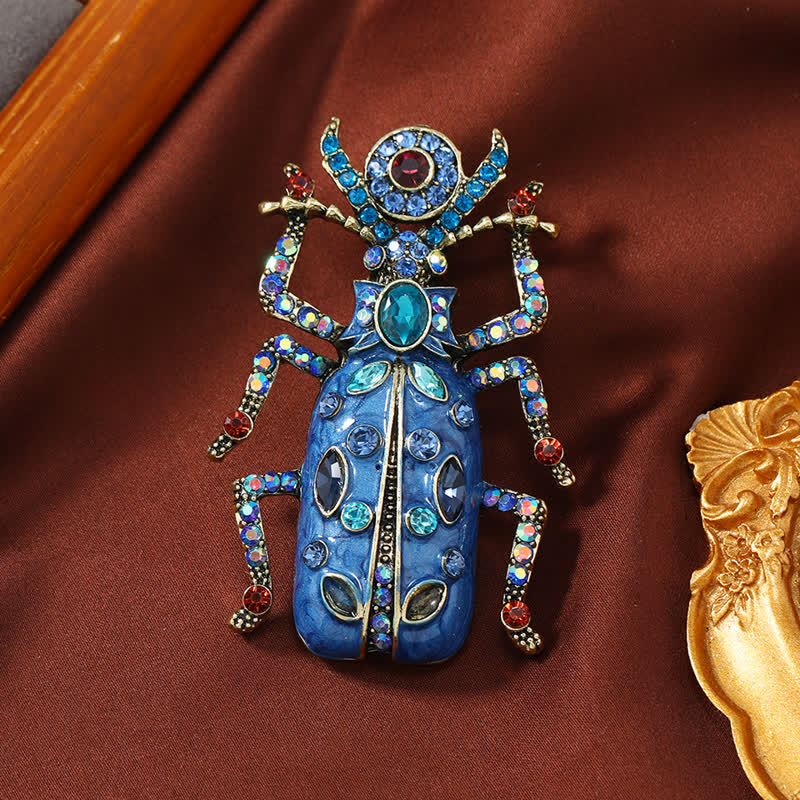 Broche antiguo de cristal coloreado con forma de escarabajo esmaltado de gran tamaño