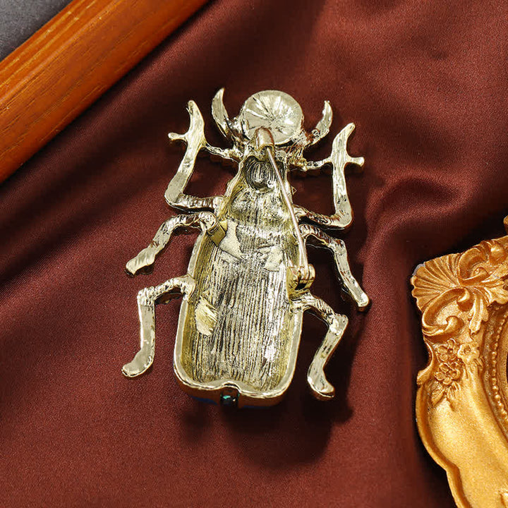 Broche antiguo de cristal coloreado con forma de escarabajo esmaltado de gran tamaño