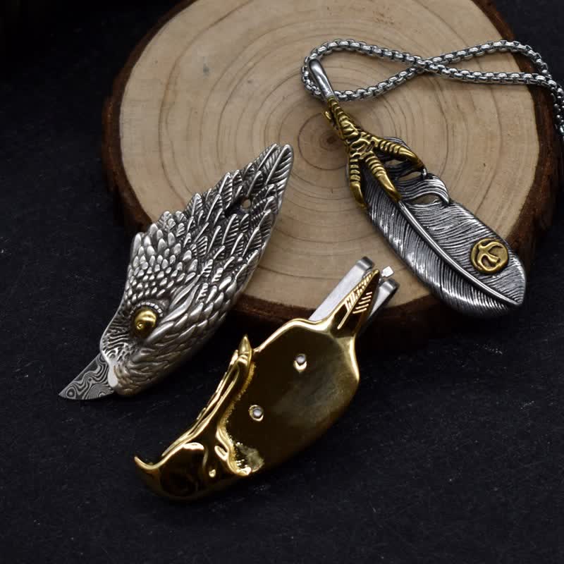 Collar con colgante de pluma y cuchillo oculto de águila calva - Cabeza de águila - image 0