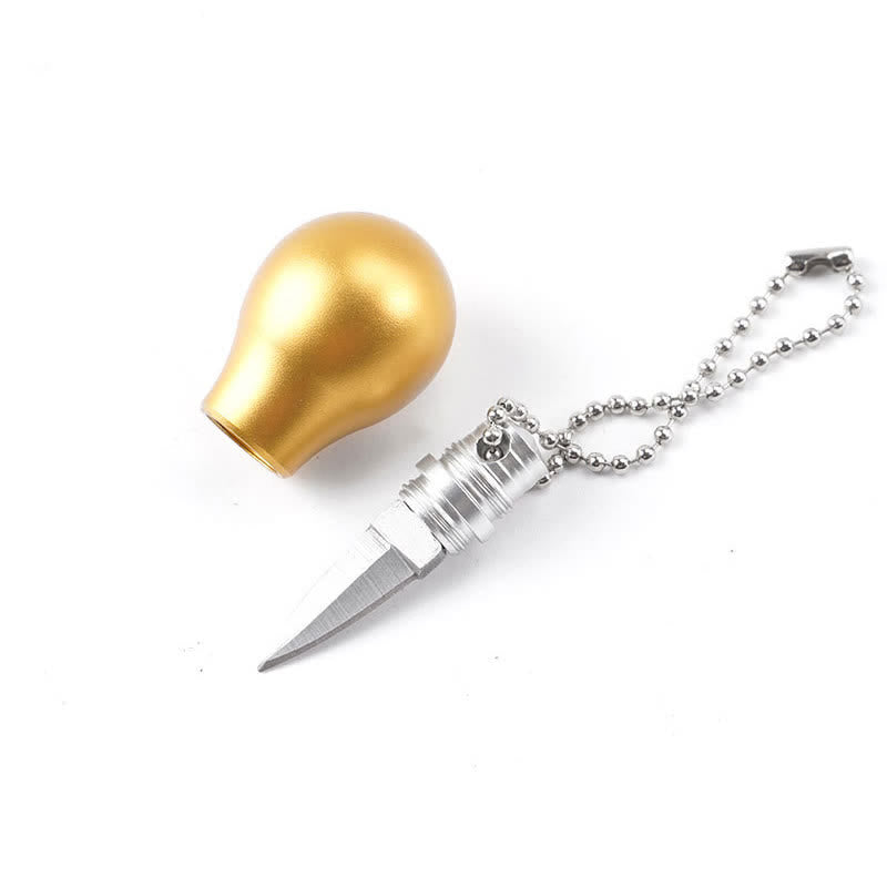 Llavero con forma de bombilla de lámpara dorada y cuchillo oculto.