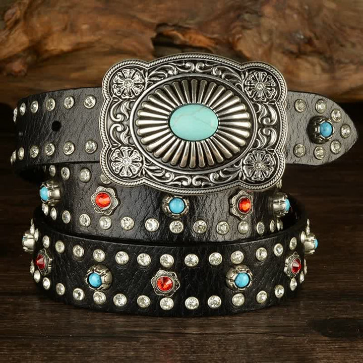 Cinturón de cuero negro retro con remaches de gemas rojas y azules de estilo gótico