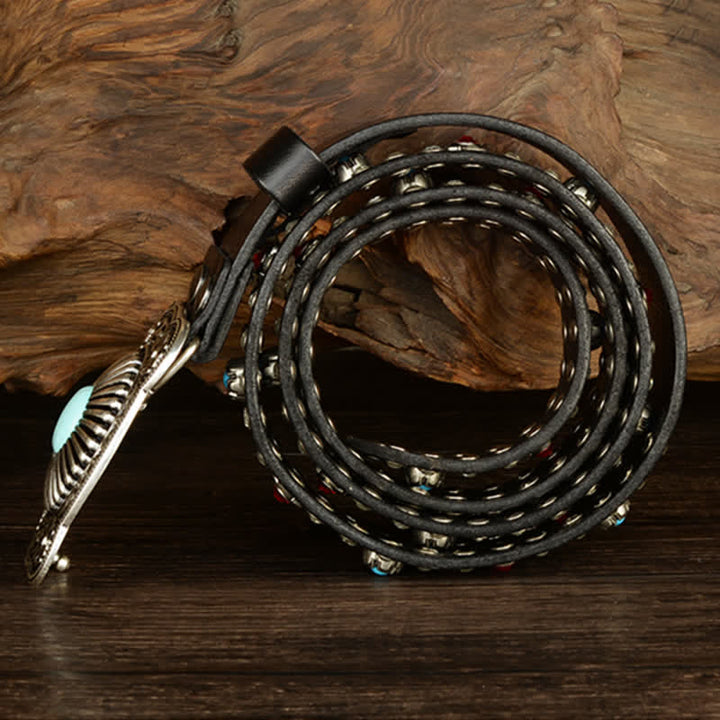 Cinturón de cuero negro retro con remaches de gemas rojas y azules de estilo gótico