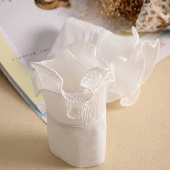 Camisa con solapa desmontable, cuello alto falso con volantes y mangas