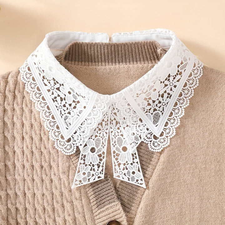 Blusa camisera desmontable con cuello falso y encaje floral