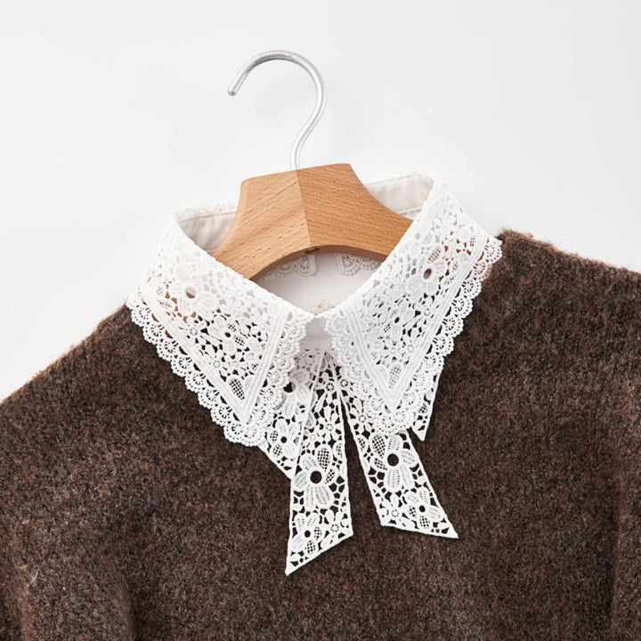 Blusa camisera desmontable con cuello falso y encaje floral