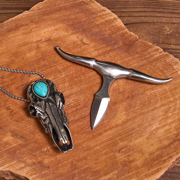 Práctico conjunto de colgante de toro de cuernos largos turquesa con hebilla de cuchillo oculta para armar uno mismo